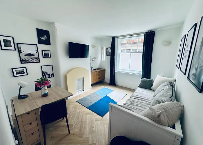 Covent Garden Newly Renovated Apartment